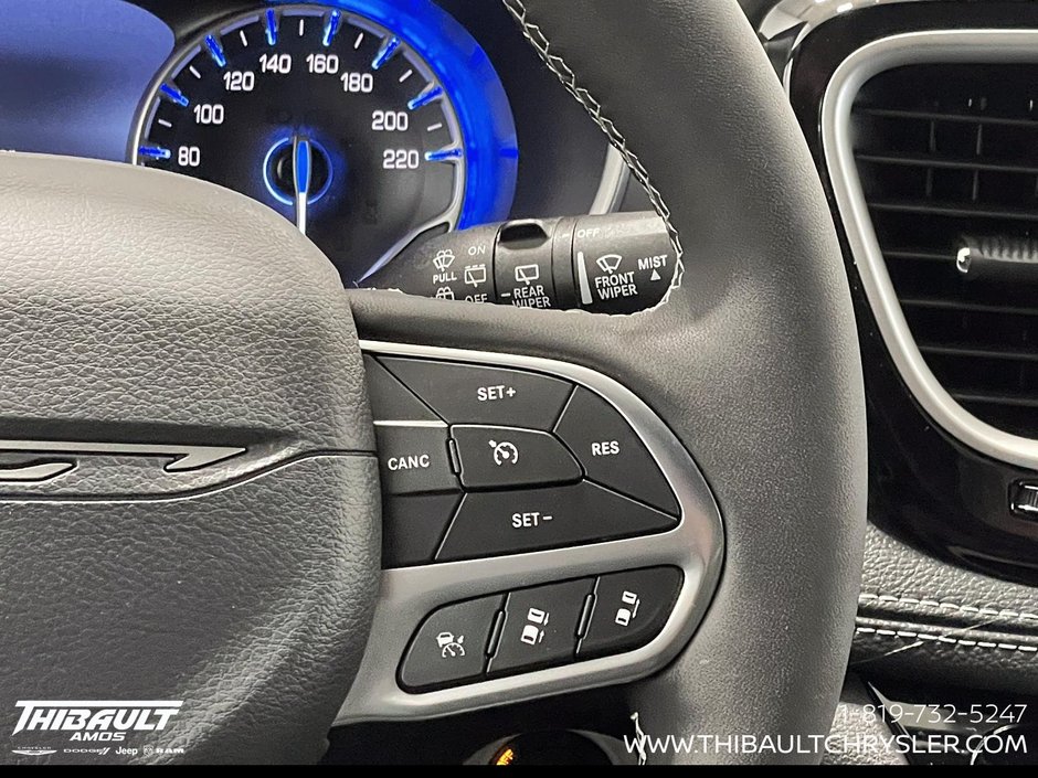 2027 Chrysler Pacifica SELECT AWD