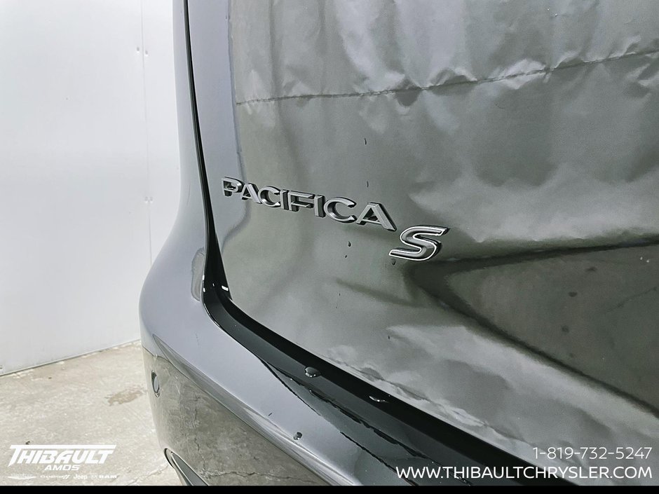 2027 Chrysler Pacifica SELECT AWD