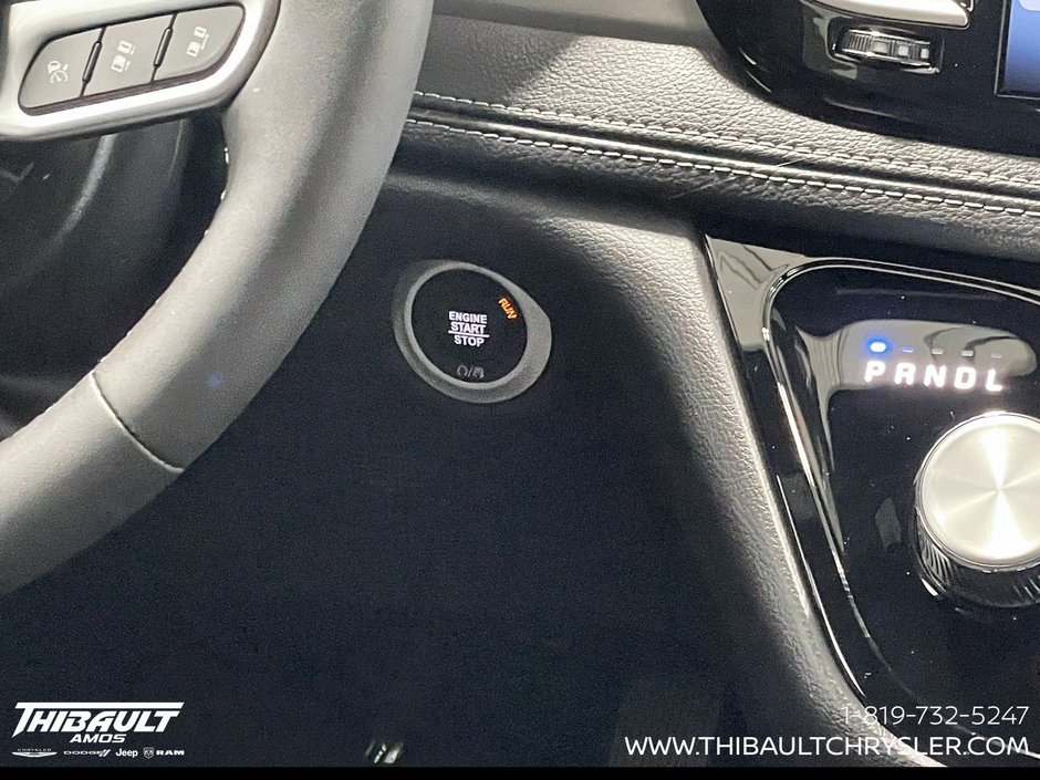 2027 Chrysler Pacifica SELECT AWD