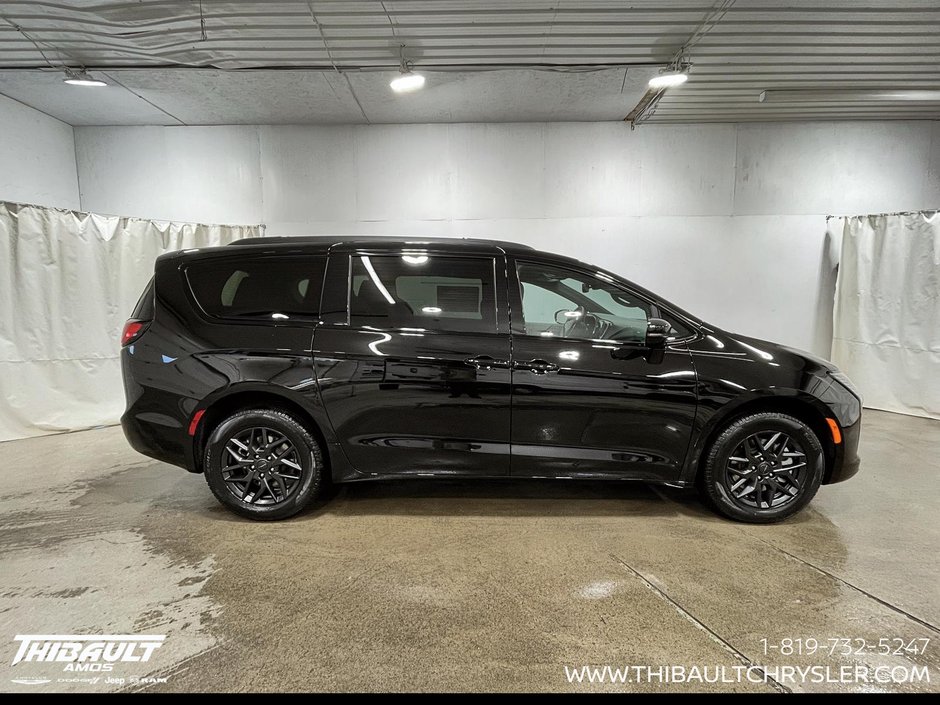 2027 Chrysler Pacifica SELECT AWD