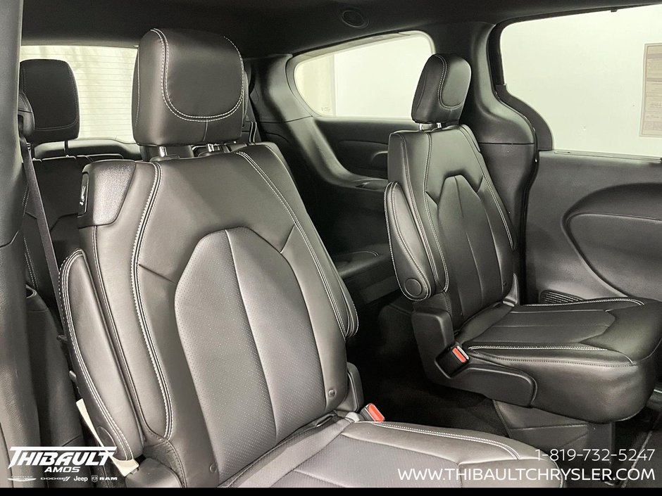 2027 Chrysler Pacifica SELECT AWD