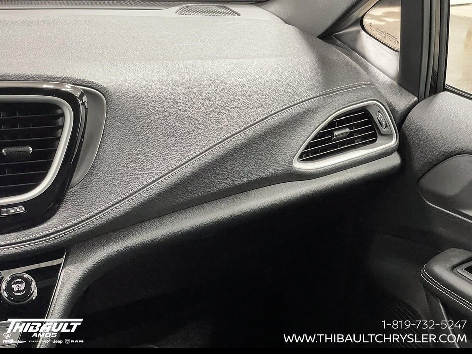2027 Chrysler Pacifica SELECT AWD