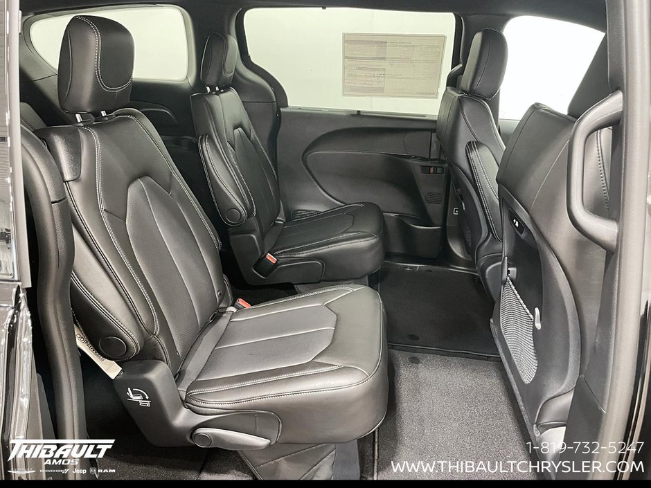 2027 Chrysler Pacifica SELECT AWD