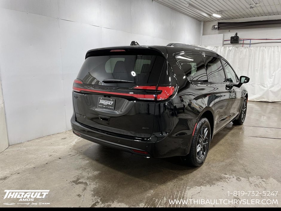 2027 Chrysler Pacifica SELECT AWD
