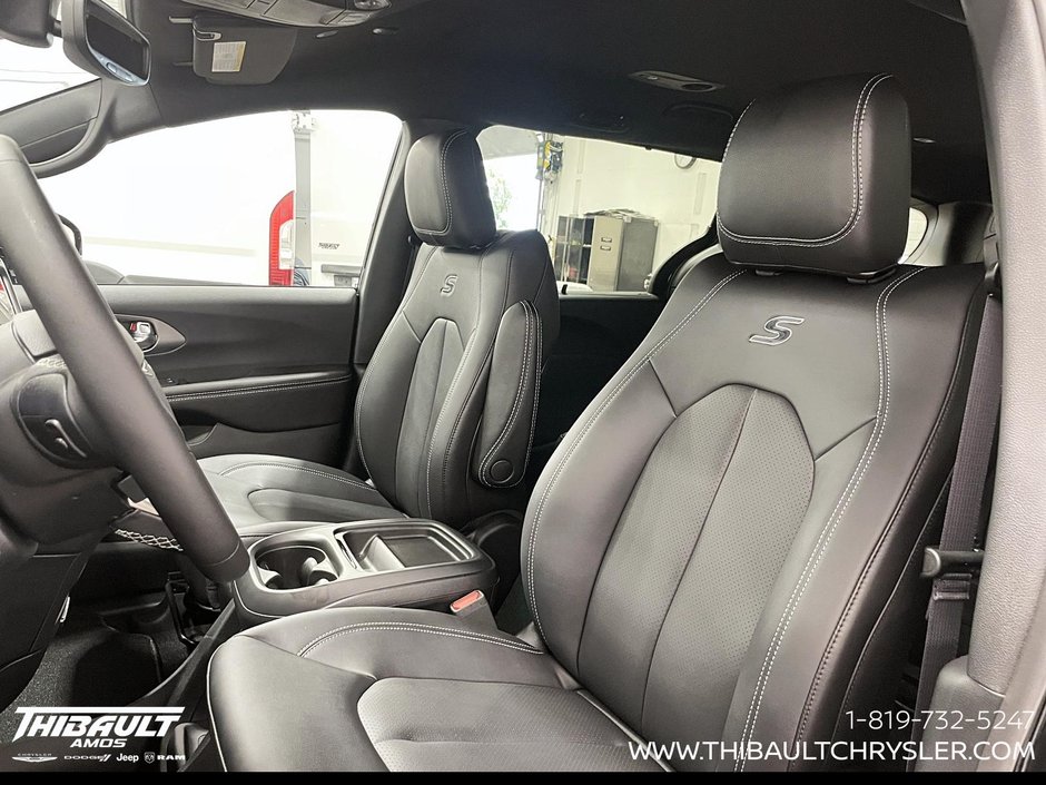 2027 Chrysler Pacifica SELECT AWD