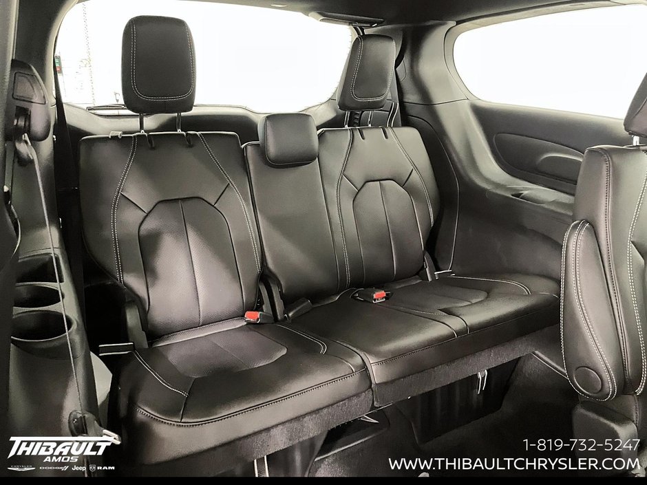 2027 Chrysler Pacifica SELECT AWD