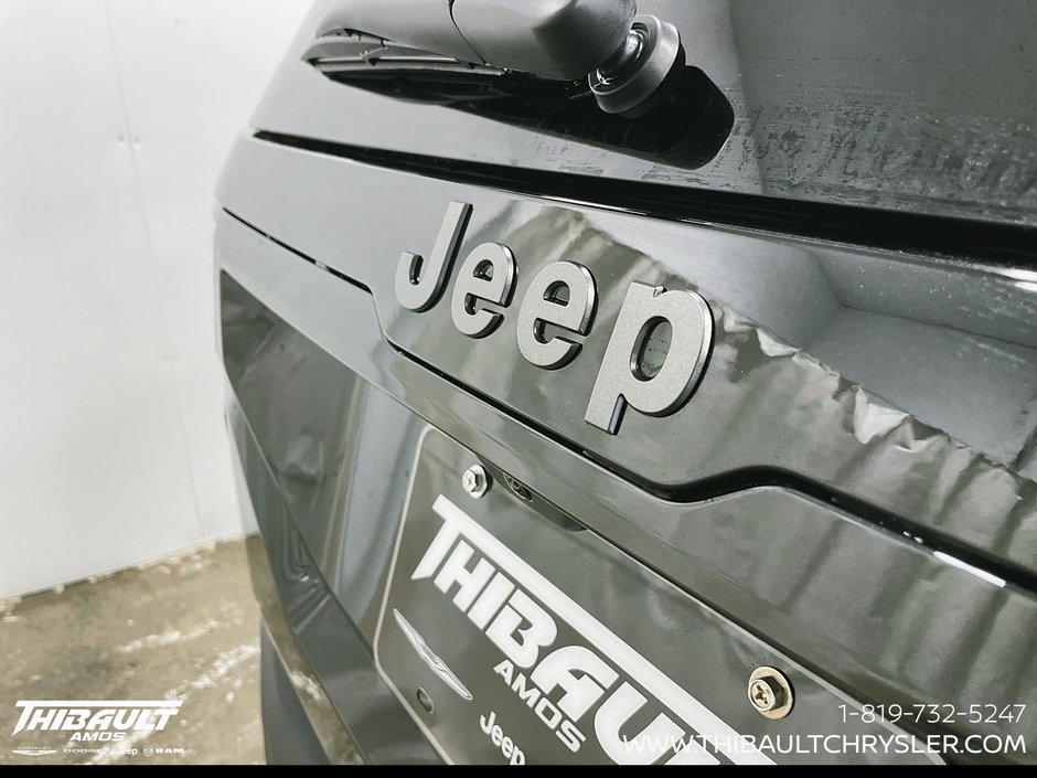 2026 Jeep Cherokee LAREDO