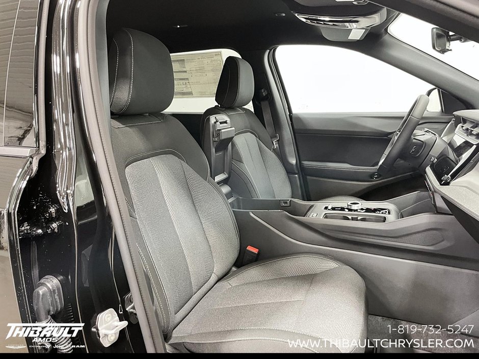 2026 Jeep Cherokee LAREDO