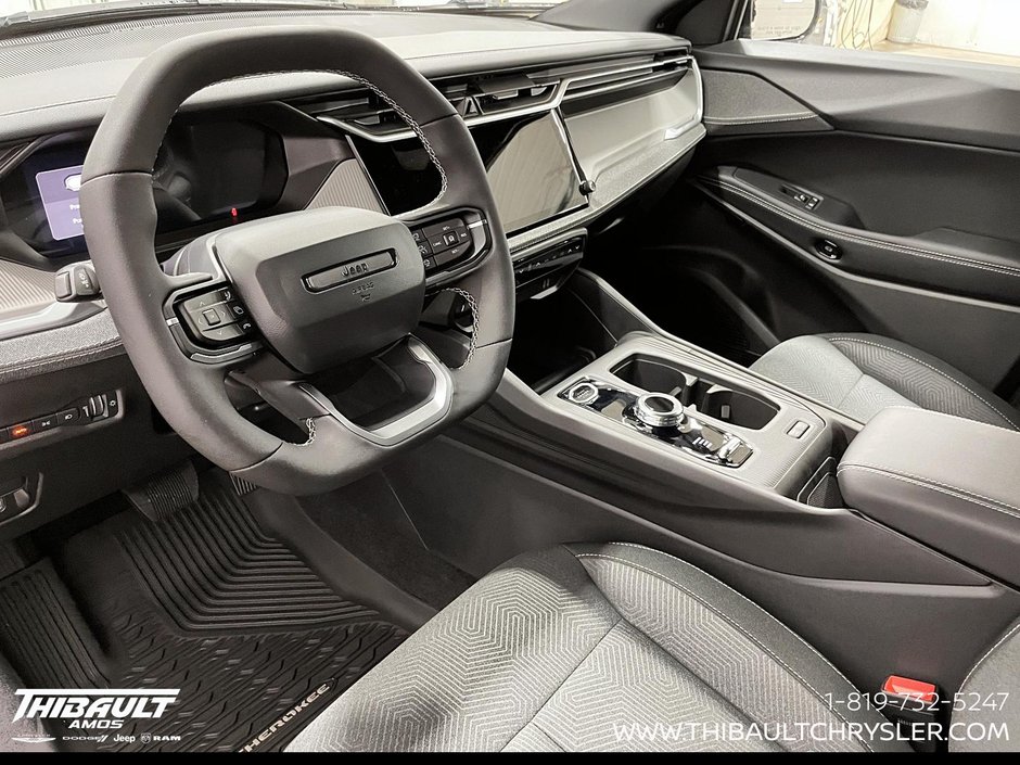 2026 Jeep Cherokee LAREDO