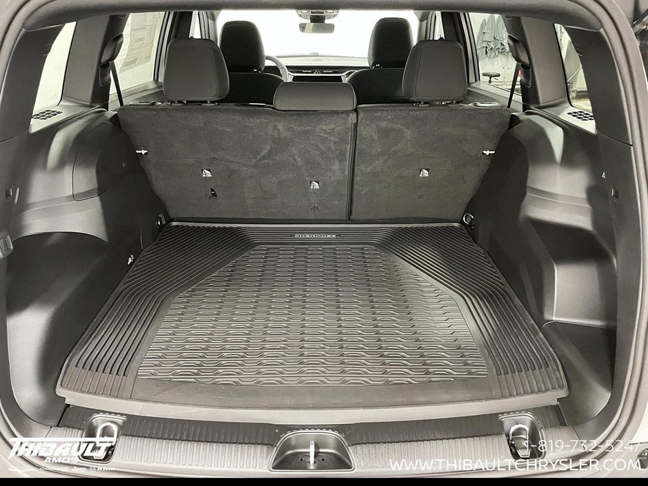 2026 Jeep Cherokee LAREDO