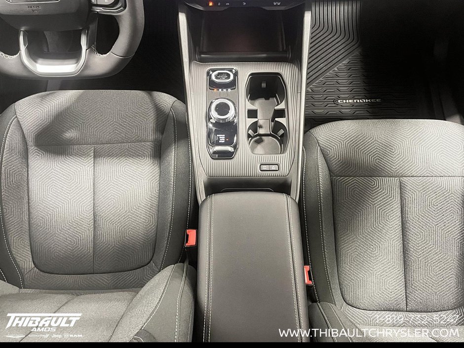 2026 Jeep Cherokee LAREDO
