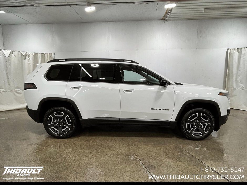 2026 Jeep Cherokee LAREDO