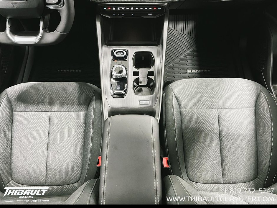 2026 Jeep Cherokee LAREDO