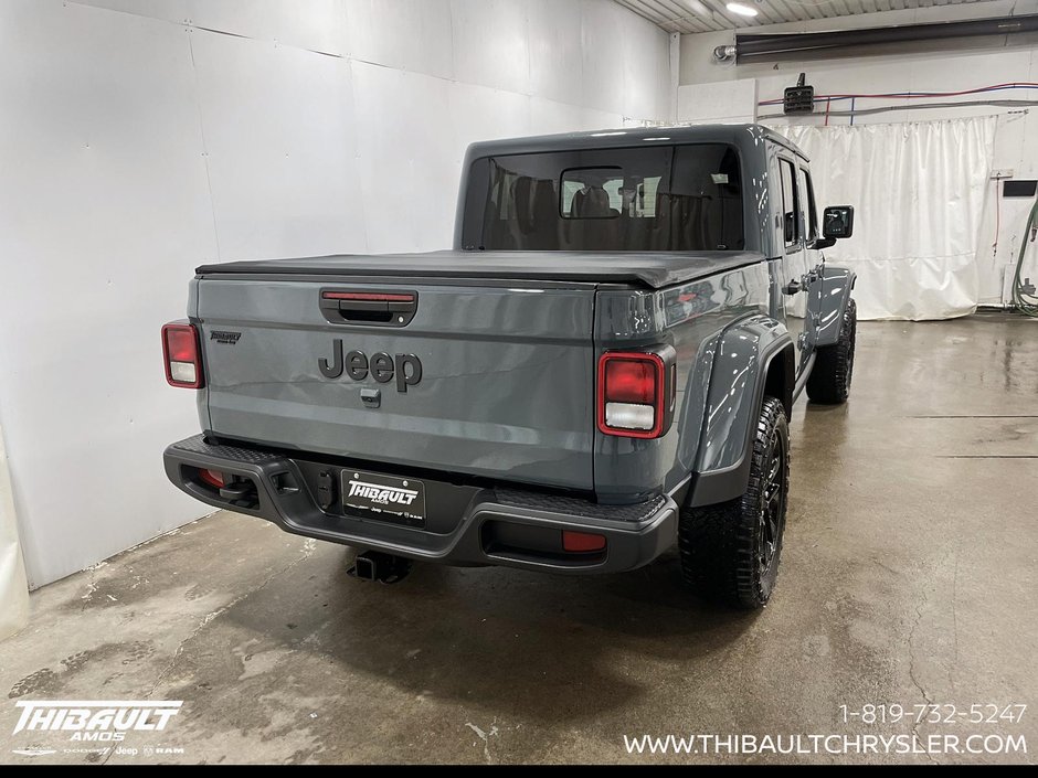 2026 Jeep Gladiator NIGHTHAWK