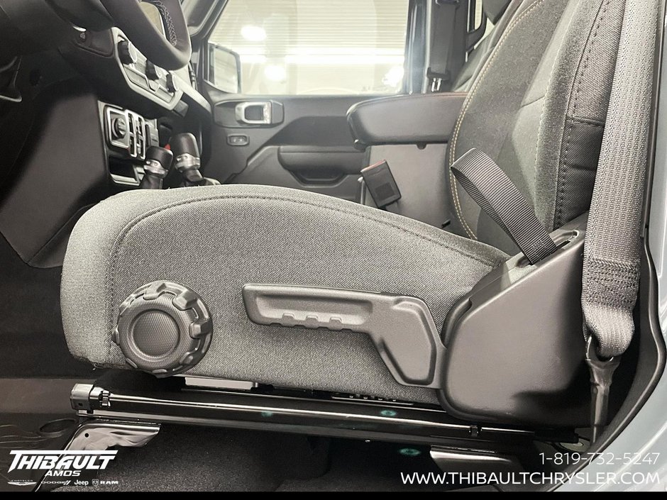 2026 Jeep Gladiator NIGHTHAWK