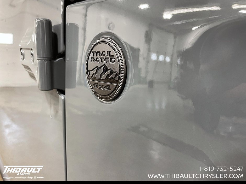2026 Jeep Gladiator NIGHTHAWK