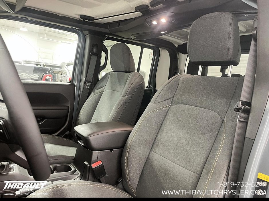 2026 Jeep Gladiator NIGHTHAWK