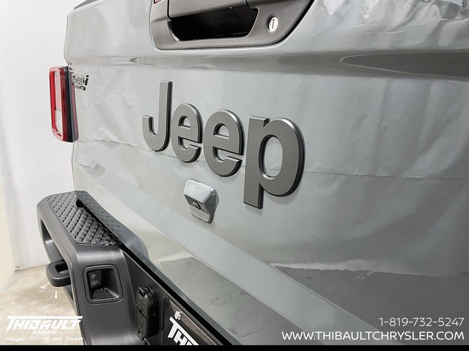 2026 Jeep Gladiator NIGHTHAWK