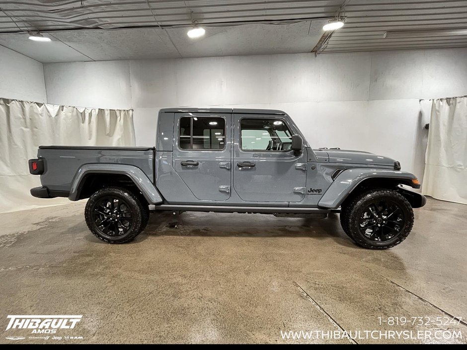2026 Jeep Gladiator NIGHTHAWK
