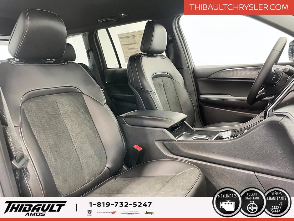 Jeep Grand Cherokee LAREDO ALTITUDE 2025