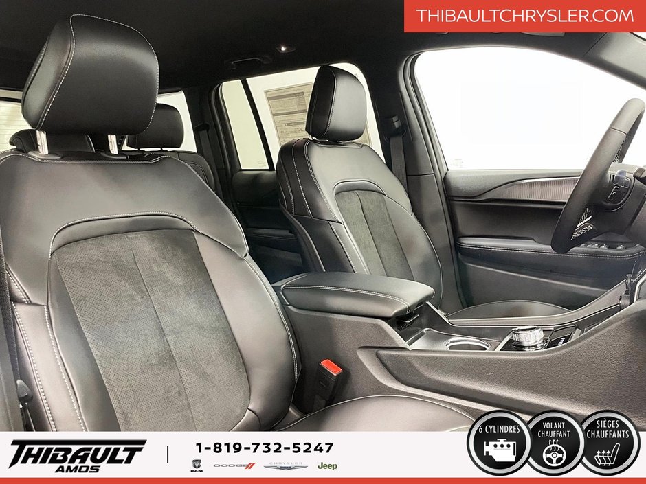 Jeep Grand Cherokee LAREDO ALTITUDE 2025