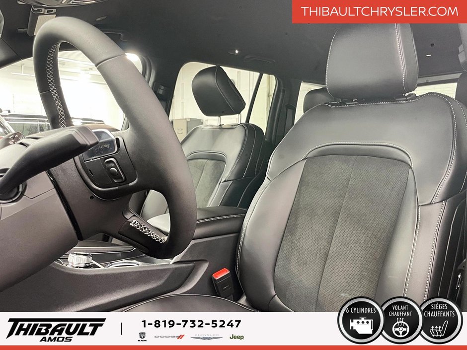 Jeep Grand Cherokee LAREDO ALTITUDE 2025