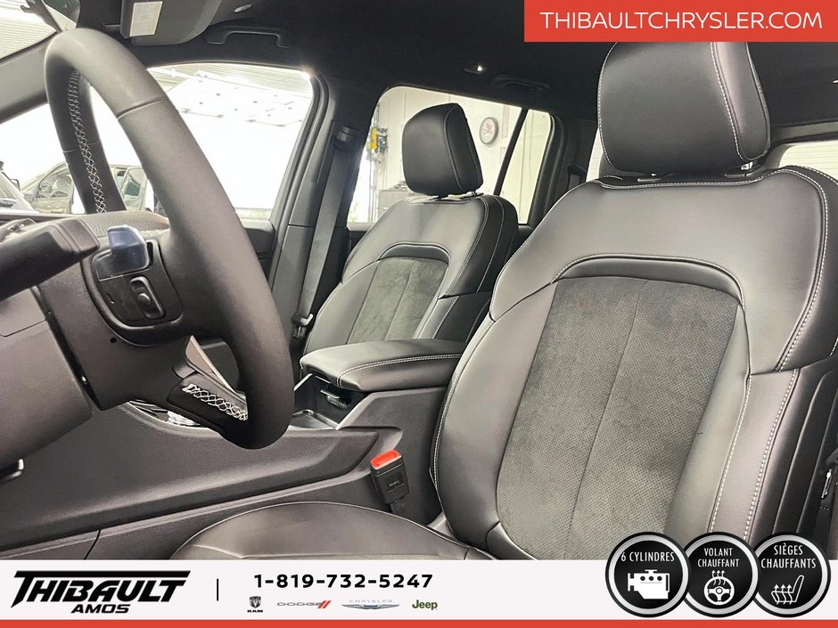 Jeep Grand Cherokee LAREDO ALTITUDE 2025