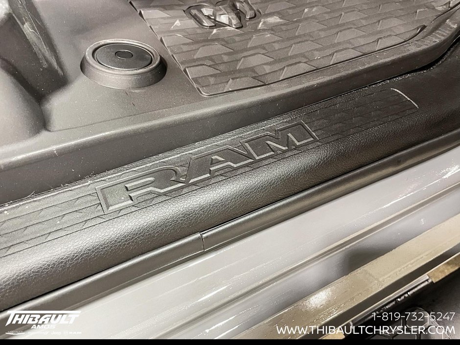 2026 Ram 2500 BLACK EXPRESS