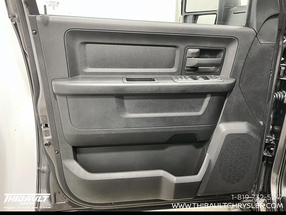 2026 Ram 2500 BLACK EXPRESS