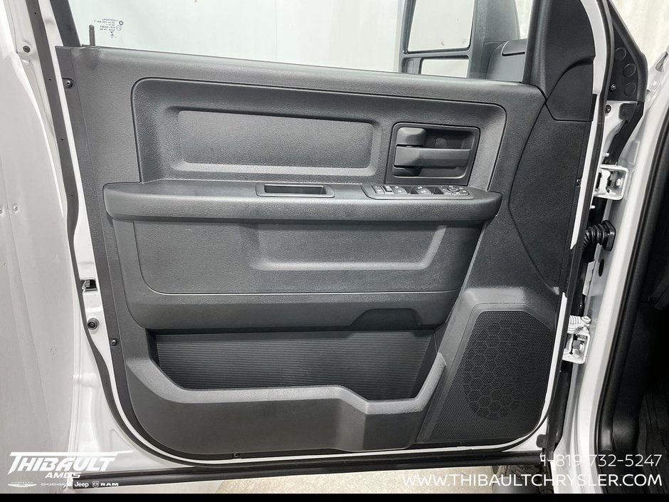 2026 Ram 2500 BLACK EXPRESS