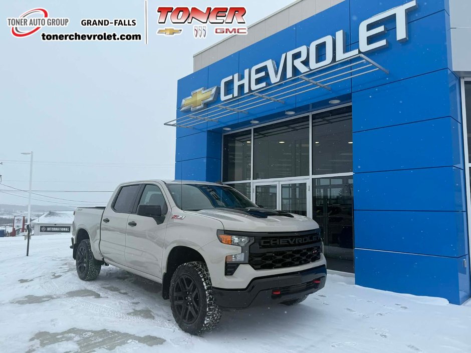 Chevrolet Silverado 1500 Custom Trail Boss 2026 à Grand Falls, Nouveau-Brunswick - w940px