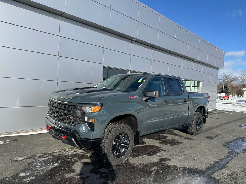 Chevrolet Silverado 1500 Custom Trail Boss 2026 à Tracadie-Sheila, Nouveau-Brunswick - w940px