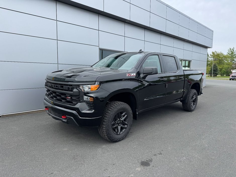 Chevrolet Silverado 1500 Custom Trail Boss 2026 à Tracadie-Sheila, Nouveau-Brunswick - w940px
