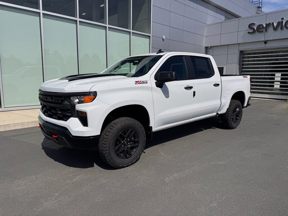 Chevrolet Silverado 1500 Custom Trail Boss 2026 à Tracadie-Sheila, Nouveau-Brunswick - w940px