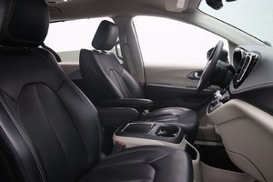 Chrysler Pacifica Touring L 2023-15