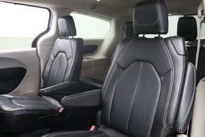Chrysler Pacifica Touring L 2023-10