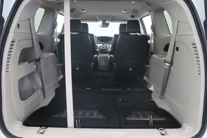 Chrysler Pacifica Touring L 2023-17