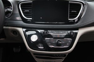 Chrysler Pacifica Touring L 2023-13