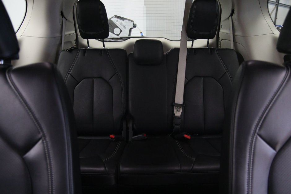 Chrysler Pacifica Touring L 2023-9