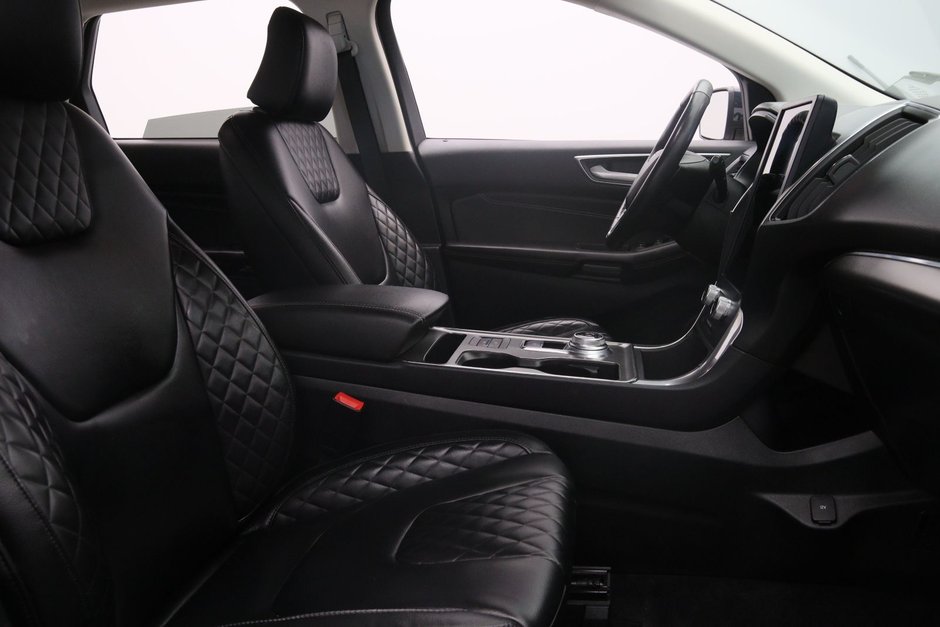 Ford Edge Titanium 2023-15