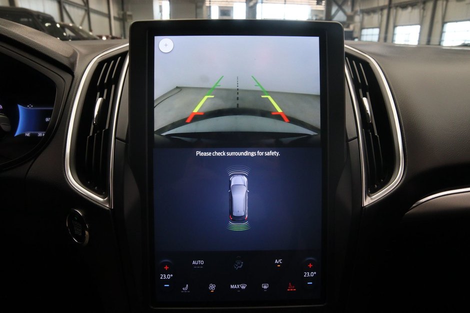 Ford Edge Titanium 2023-13