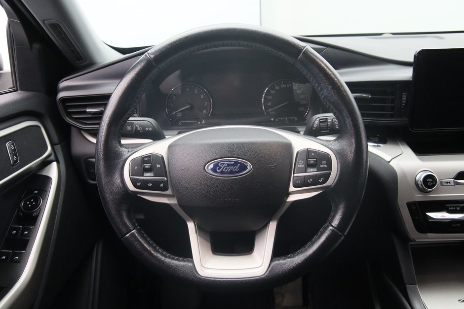 Ford Explorer XLT 2023-11