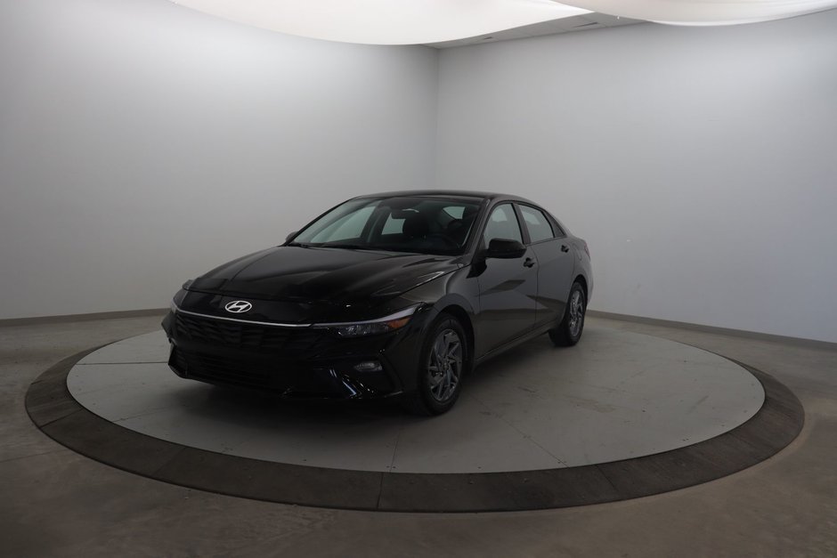 Hyundai Elantra Preferred 2024 à Jonquière, Québec - w940px