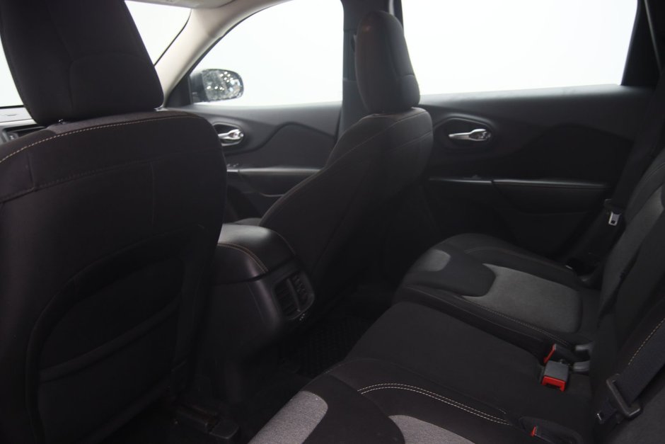 Jeep Cherokee Sport 2015-7