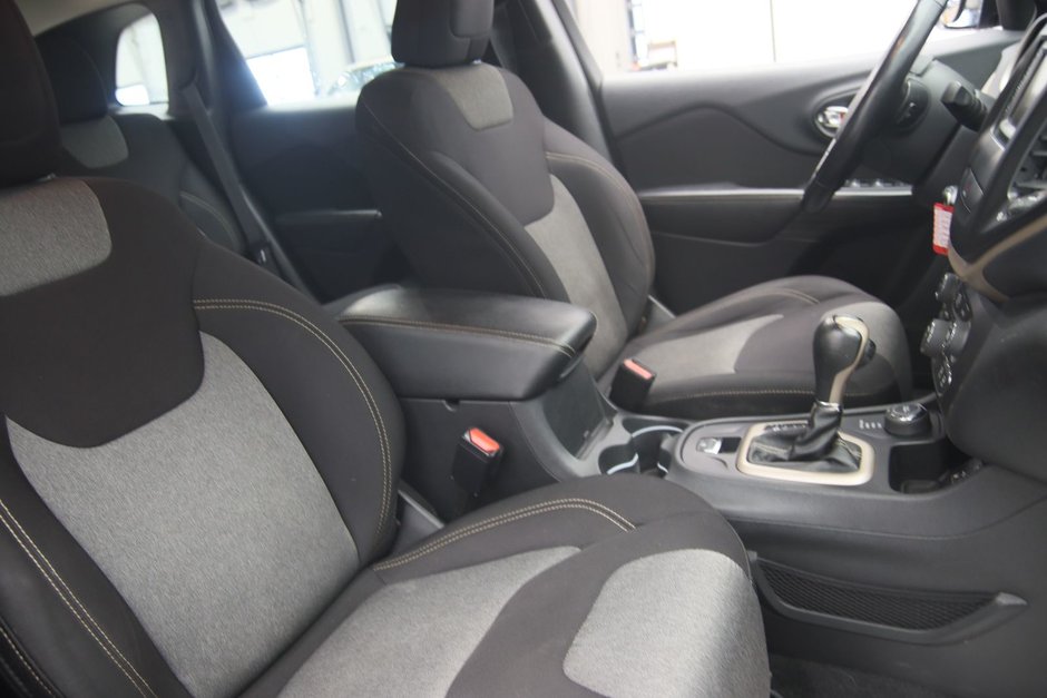 Jeep Cherokee Sport 2015-14