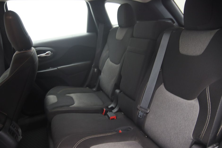 Jeep Cherokee Sport 2015-8