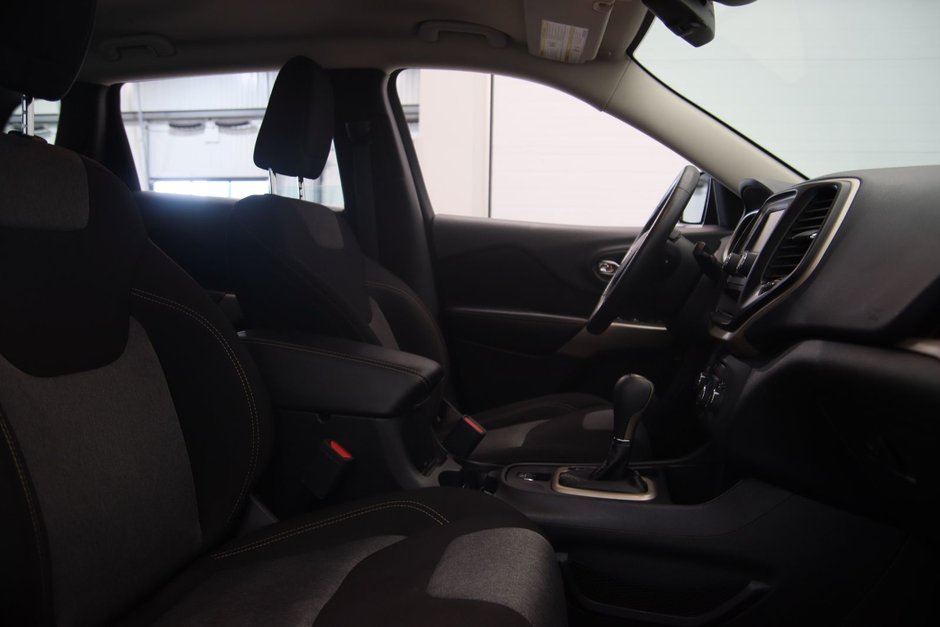 Jeep Cherokee Sport 2017-14