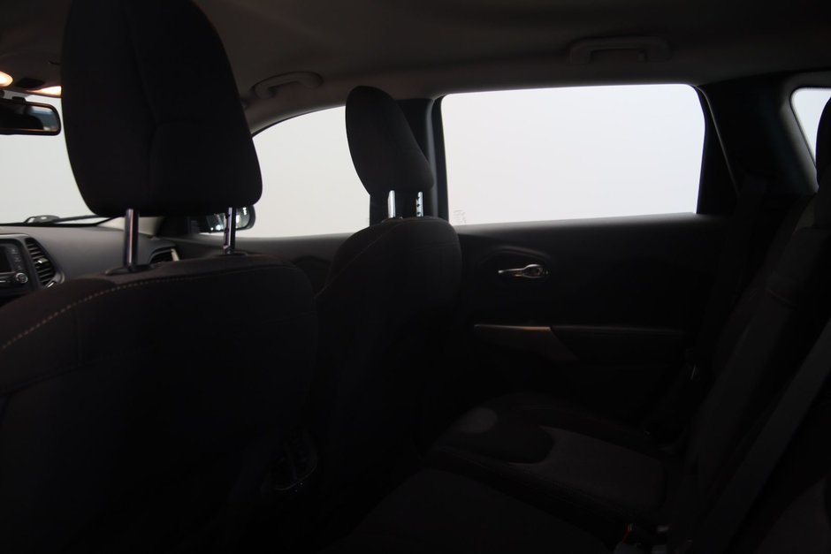 Jeep Cherokee Sport 2017-7