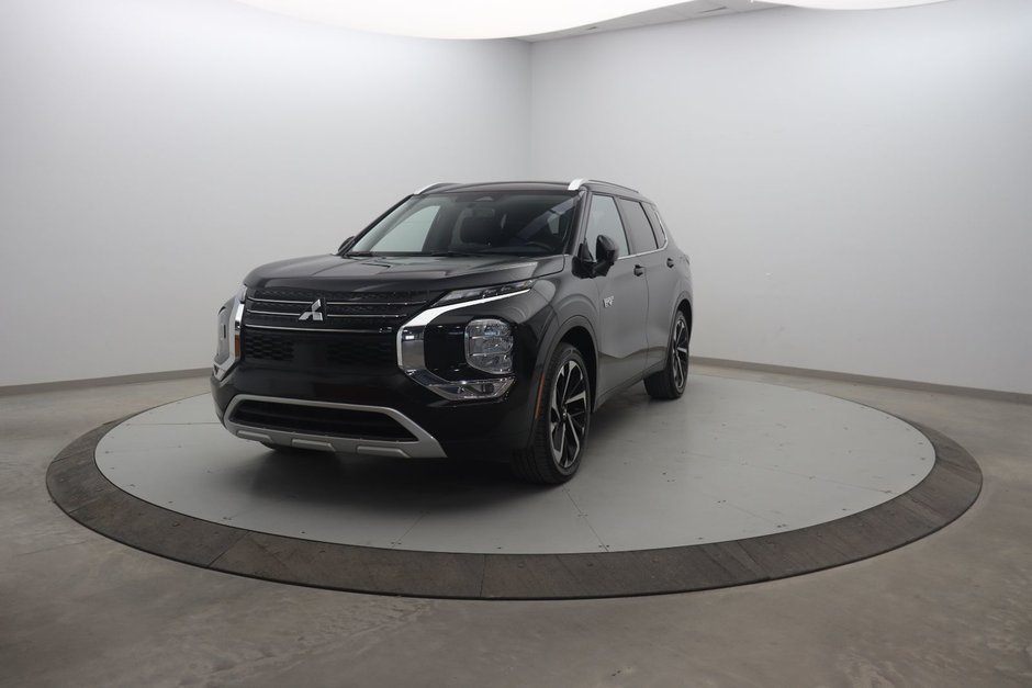2024 Mitsubishi Outlander Plug-In Hybrid in Chicoutimi, Quebec