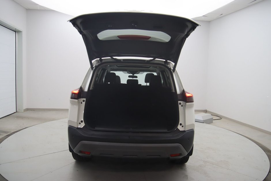 Nissan Rogue SV 2021-17